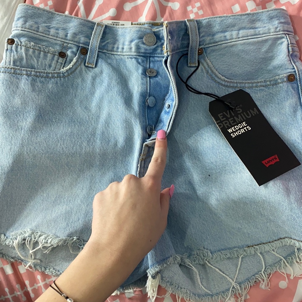 Levi’s wedgie shorts